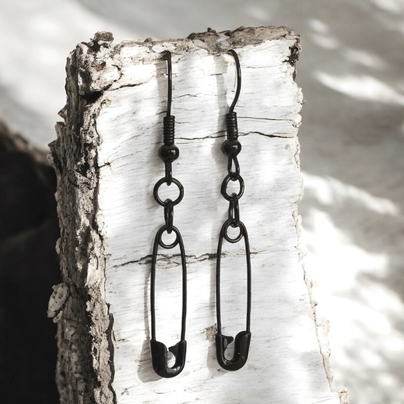 5 For $25💫Small Black Safety Pin Punk Dangles - Picture 4 of 5